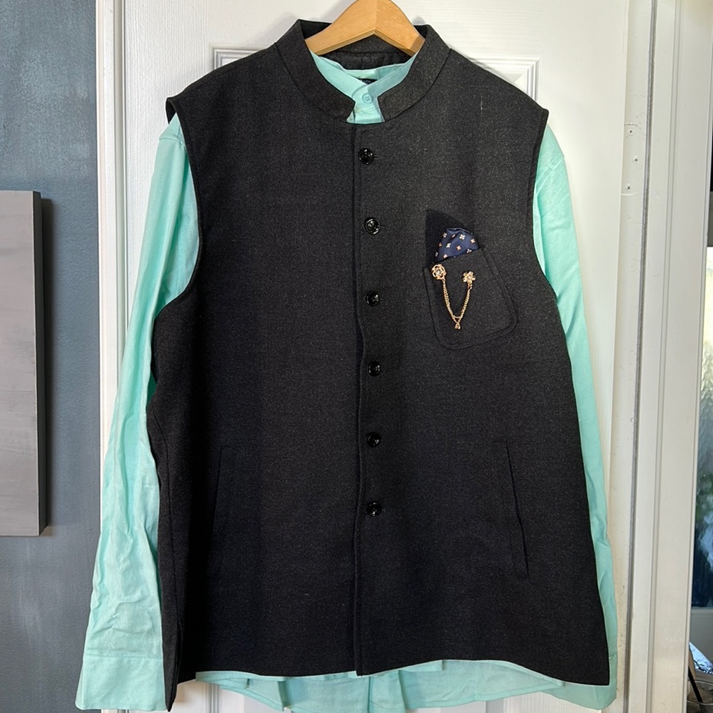 Mandarin collar gray vest
